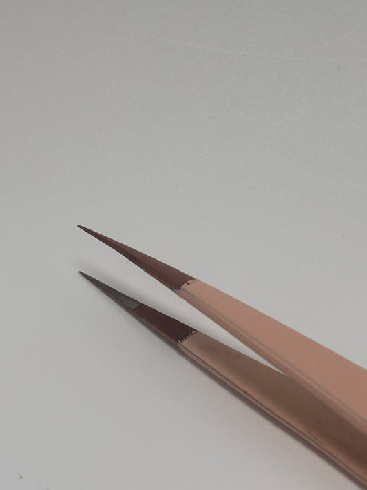 Blush Isolation Tweezers