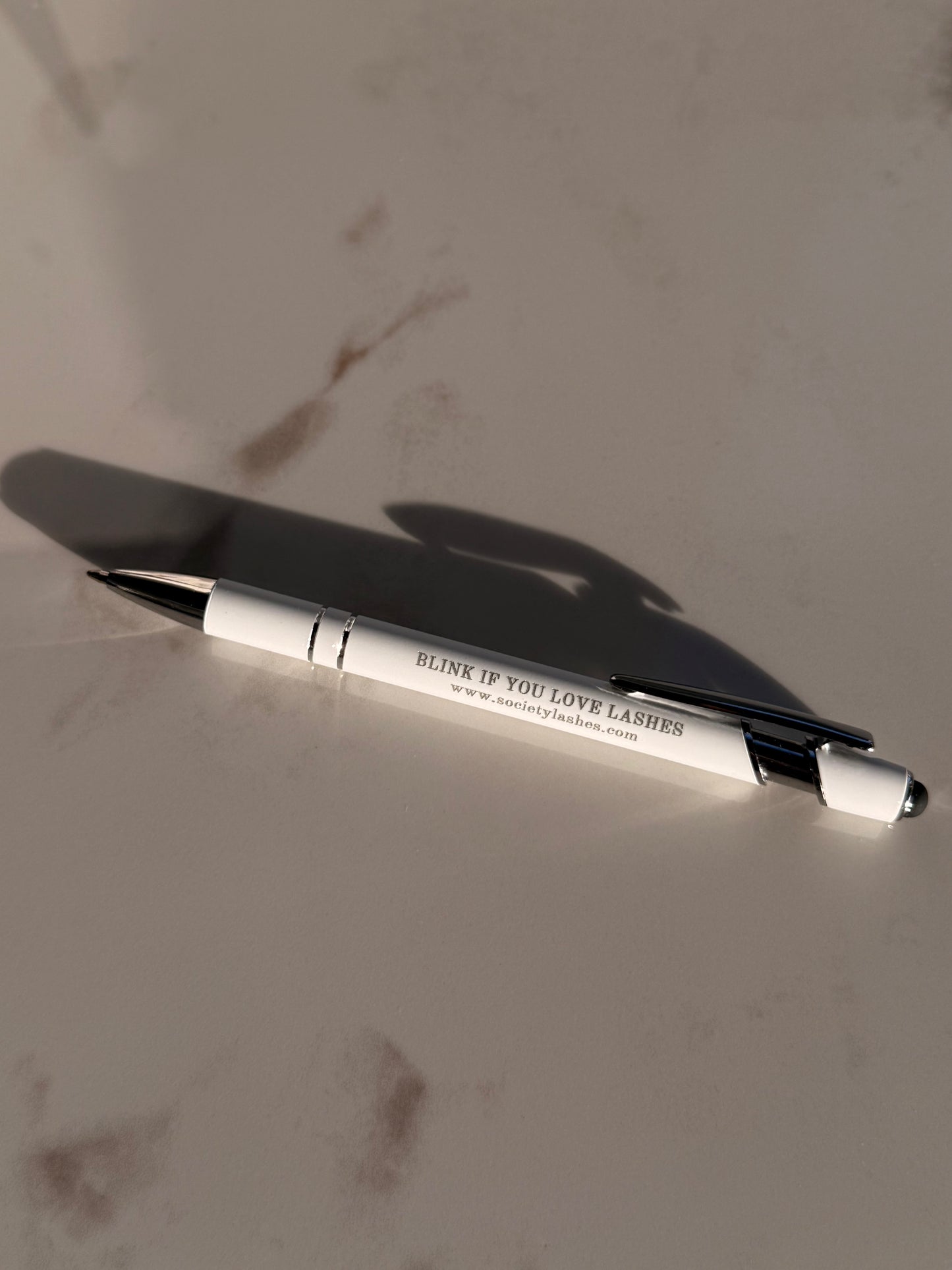 “Blink if you love lashes” pen